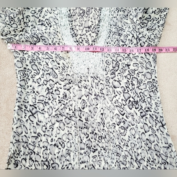 Chico’s Woman 100% Silk Animal Print Tunic Top Size 1 Large Beaded Embellished - Picture 9 of 14